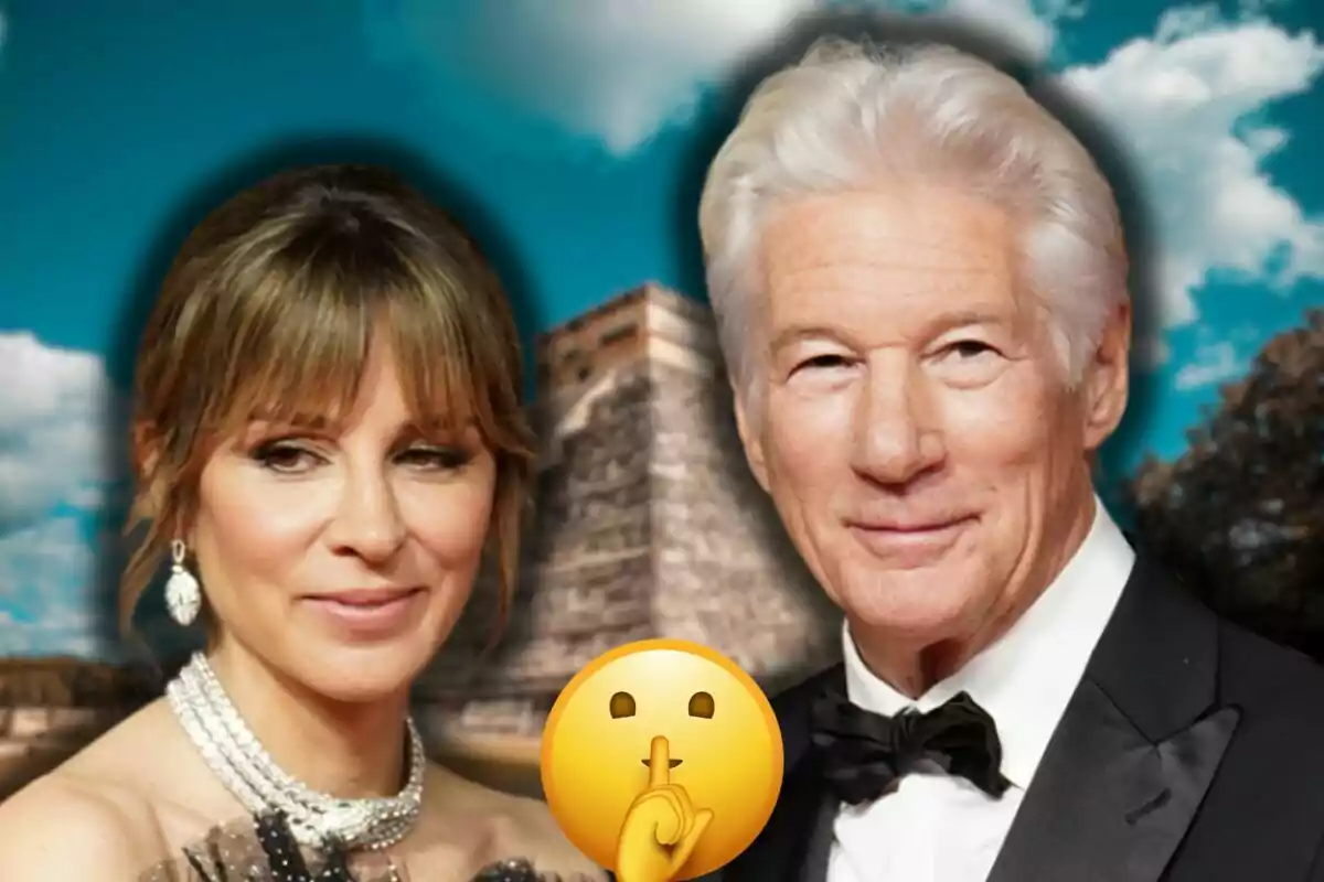 Alejandra Silva y Richard Gere vestidos de gala posan frente a una pirámide con un emoji de silencio en primer plano. Alejandra Silva y Richard Gere vestidos de gala posan frente a una pirámide con un emoji de silencio en primer plano.